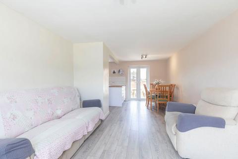 38 Crown Drive, Bishops Cleeve, Cheltenham, GL52 8AZ