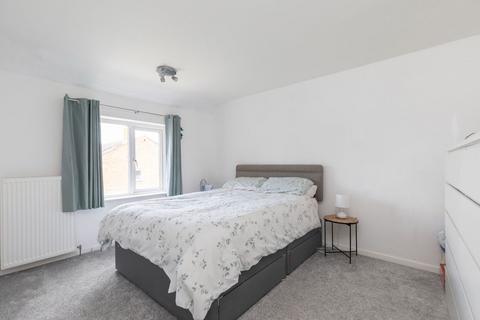 38 Crown Drive, Bishops Cleeve, Cheltenham, GL52 8AZ