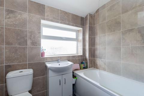 38 Crown Drive, Bishops Cleeve, Cheltenham, GL52 8AZ