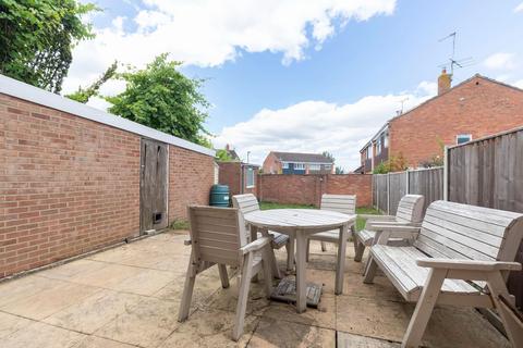 38 Crown Drive, Bishops Cleeve, Cheltenham, GL52 8AZ