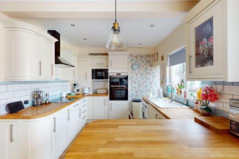 10 Central Avenue, Gravesend, DA12 5AD