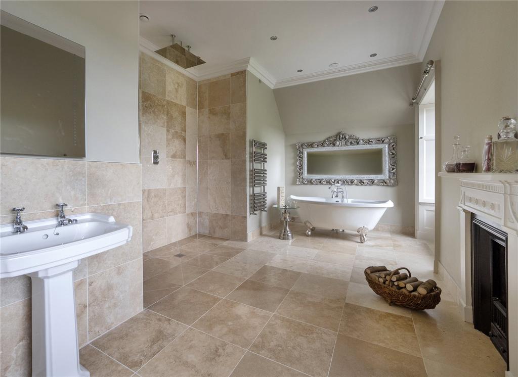 En-Suite Bathroom