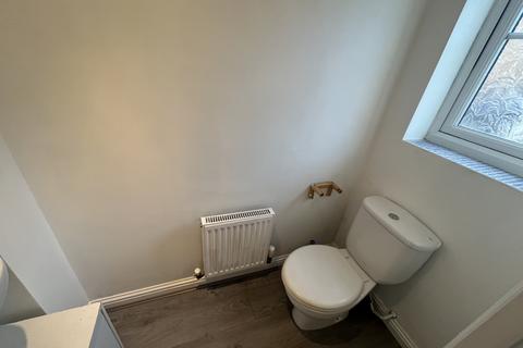 3 bedroom semi-detached house to rent, Glenville Road, Manchester, M8 8JD