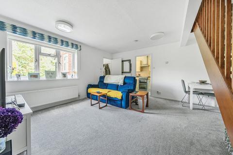 32 Chatfield Drive, Guildford, GU4 7XP