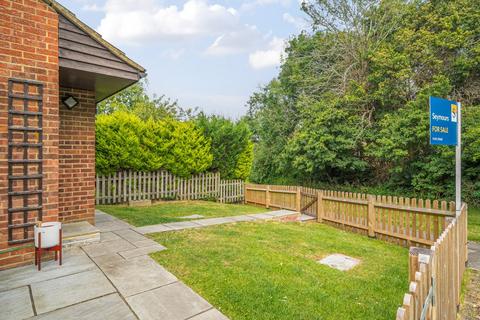 32 Chatfield Drive, Guildford, GU4 7XP