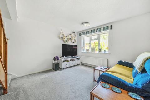 32 Chatfield Drive, Guildford, GU4 7XP