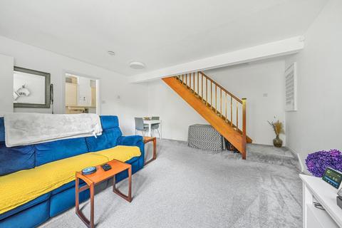 32 Chatfield Drive, Guildford, GU4 7XP