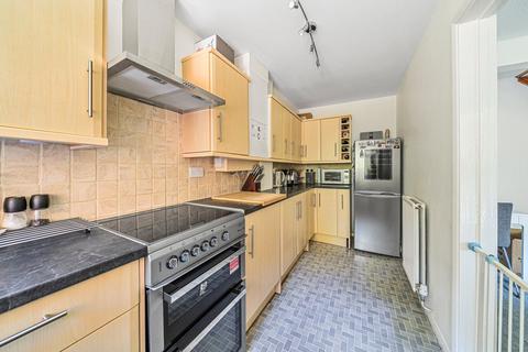 32 Chatfield Drive, Guildford, GU4 7XP