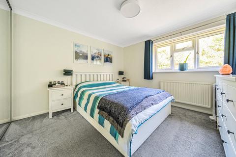 32 Chatfield Drive, Guildford, GU4 7XP