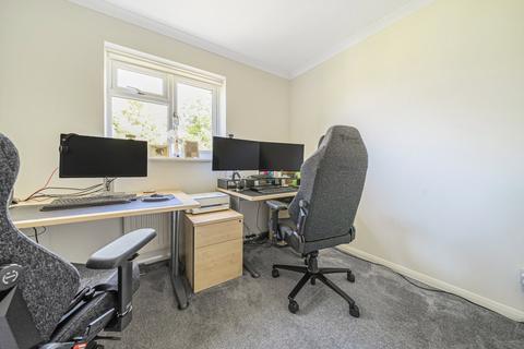 32 Chatfield Drive, Guildford, GU4 7XP