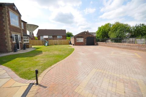 4 bedroom detached house for sale, Victoria Close, Thorne, Doncaster