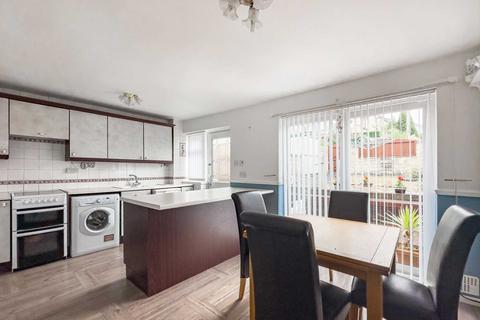 3 bedroom semi-detached house for sale, Huddersfield Road, Batley