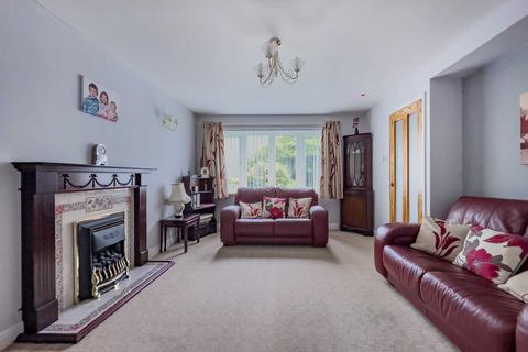 3 bedroom semi-detached house for sale, Huddersfield Road, Batley