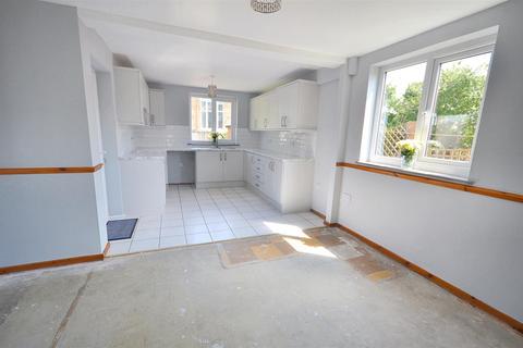 3 bedroom end of terrace house for sale, Longhope Drive, Walton