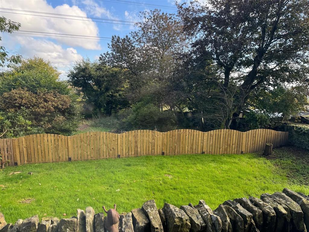 5 Littlemoor - garden 2.jpg