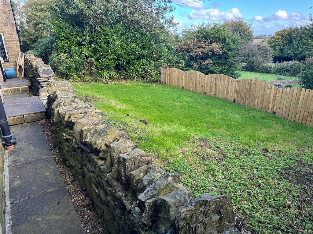 5 Littlemoor - garden 1.jpg