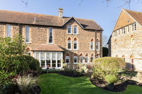 4 bedroom end of terrace house for sale, Priory Road, Wantage, OX12