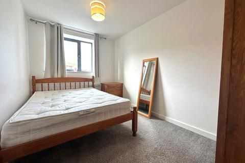 2 bedroom flat to rent, City Walk, Leeds, West Yorkshire, UK, LS11