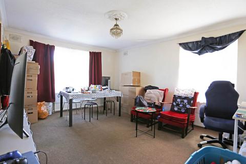 1 bedroom flat to rent, Bawdsey Avenue, Farmview Court, Ilford, IG2