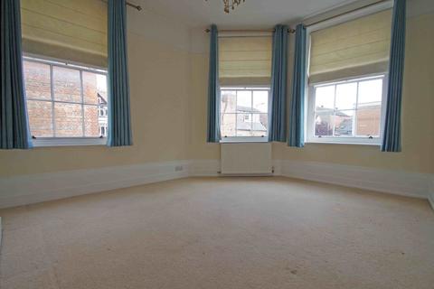 3 bedroom flat to rent, Castle Street