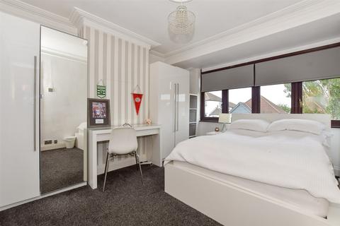 29 Wilton Drive, Romford, RM5 3TJ