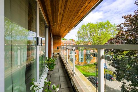20 Clementine Walk, Woodford Green, IG8 9GT