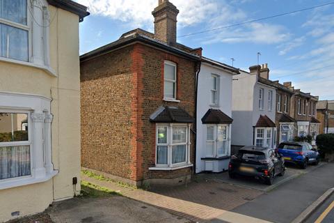 3 bedroom semi-detached house for sale, Brentwood Road, Romford