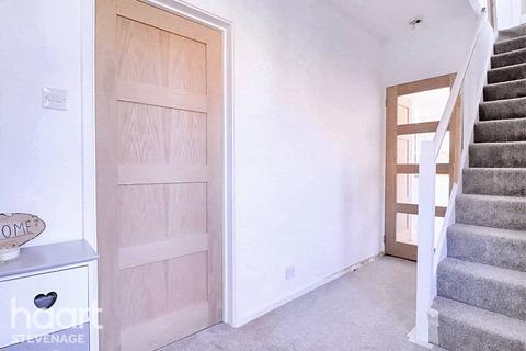 7 Spreckley Close, Henlow, SG16 6HY