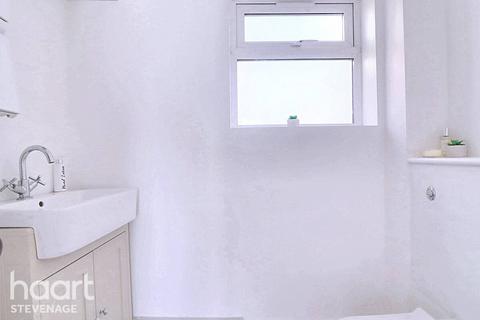 7 Spreckley Close, Henlow, SG16 6HY