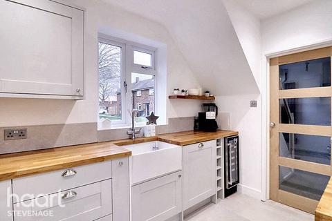 7 Spreckley Close, Henlow, SG16 6HY