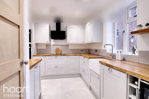 7 Spreckley Close, Henlow, SG16 6HY