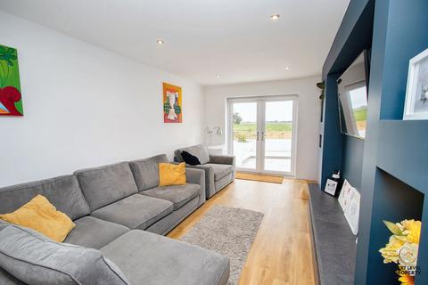 Red Robin Cottage Back Road, Elm, Wisbech, PE14 0AX