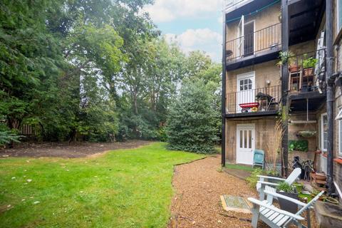 2 bedroom flat for sale, Poynders Court, Balham, London, SW4