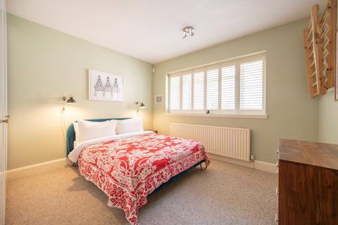 2 bedroom flat for sale, Poynders Court, Balham, London, SW4