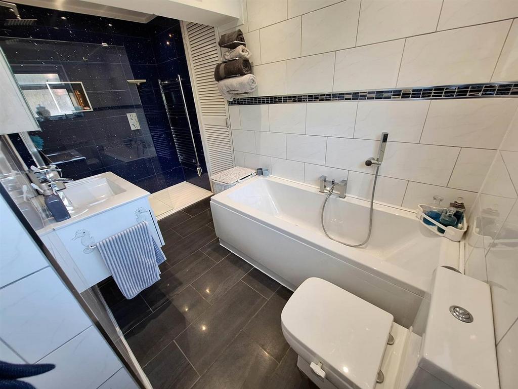 Ensuite bathroom