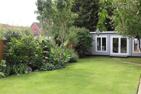 2 bedroom bungalow for sale, Archer Road, Laindon, Essex, SS15