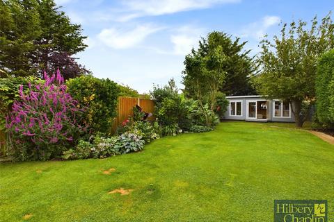 2 bedroom bungalow for sale, Archer Road, Laindon, Essex, SS15