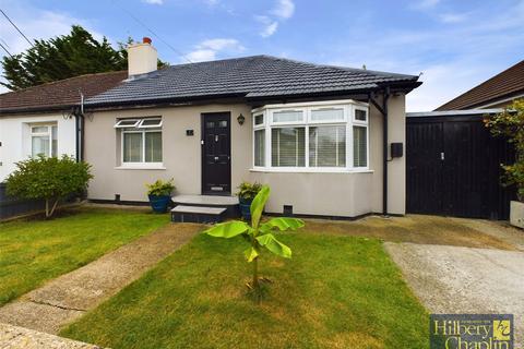 2 bedroom bungalow for sale, Archer Road, Laindon, Essex, SS15