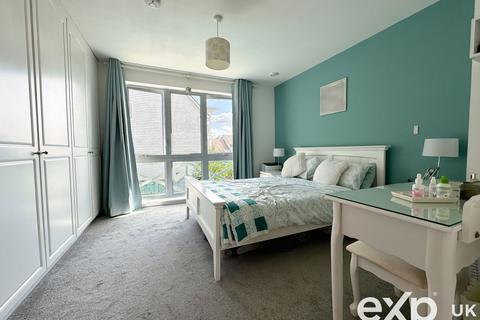 15 Crossfield Walk, Snodland, ME6 5SE