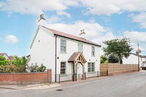 3 bedroom detached house for sale, North Road, Ormesby