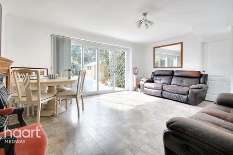 192 Avery Way, Allhallows, Rochester, ME3 9QJ