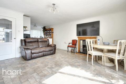 192 Avery Way, Allhallows, Rochester, ME3 9QJ
