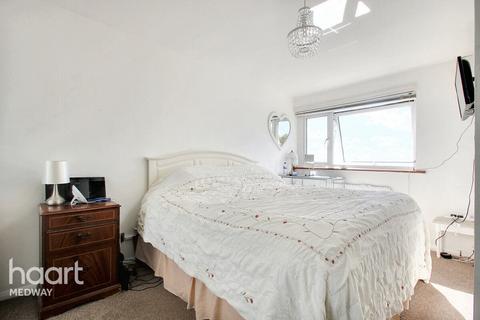 192 Avery Way, Allhallows, Rochester, ME3 9QJ