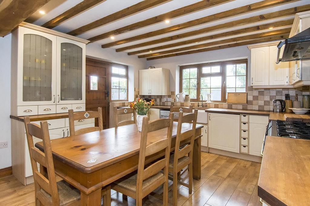 Kitchen/Dining Area