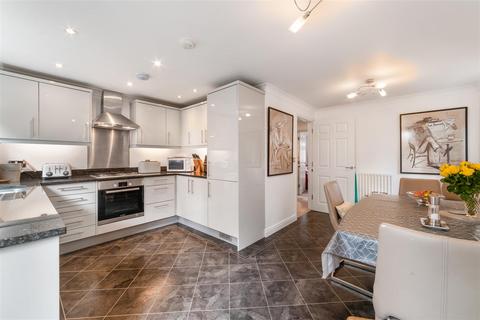 3 bedroom end of terrace house for sale, Brook Avenue, Ascot