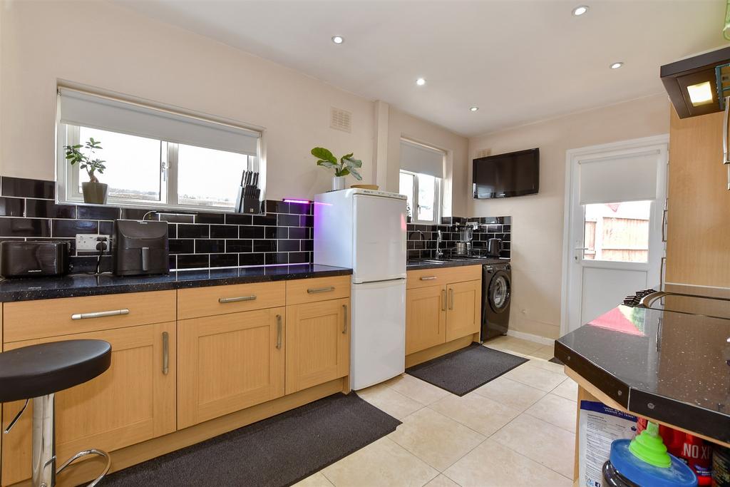 Kitchen/ Breakfast Room