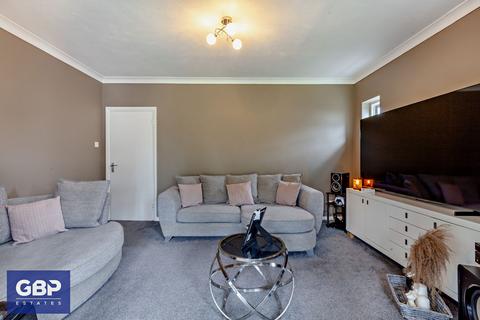 2 bedroom bungalow for sale, Hornchurch Road, Hornchurch, RM12