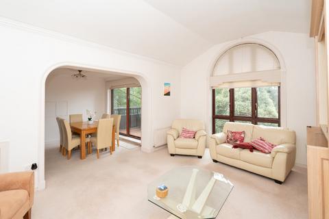 2 bedroom apartment for sale, High Street, Bushey, Hertfordshire, WD23