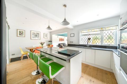 60 Avenue Road, Cranleigh, GU6 7LJ