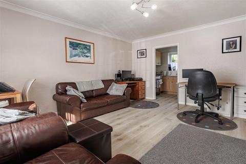 4 Pakes Way, Theydon Bois, Epping, CM16 7NA